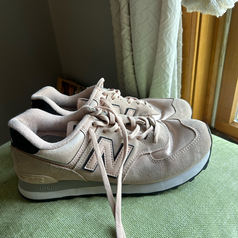 New Balance 574 Rose Water US Women’s Size 9 Suede Tennis Shoe Sneaker Casual